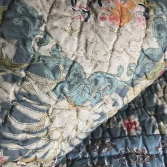 Pottery Barn Neena Patchwork quilt and shams - Picture 2 of 5